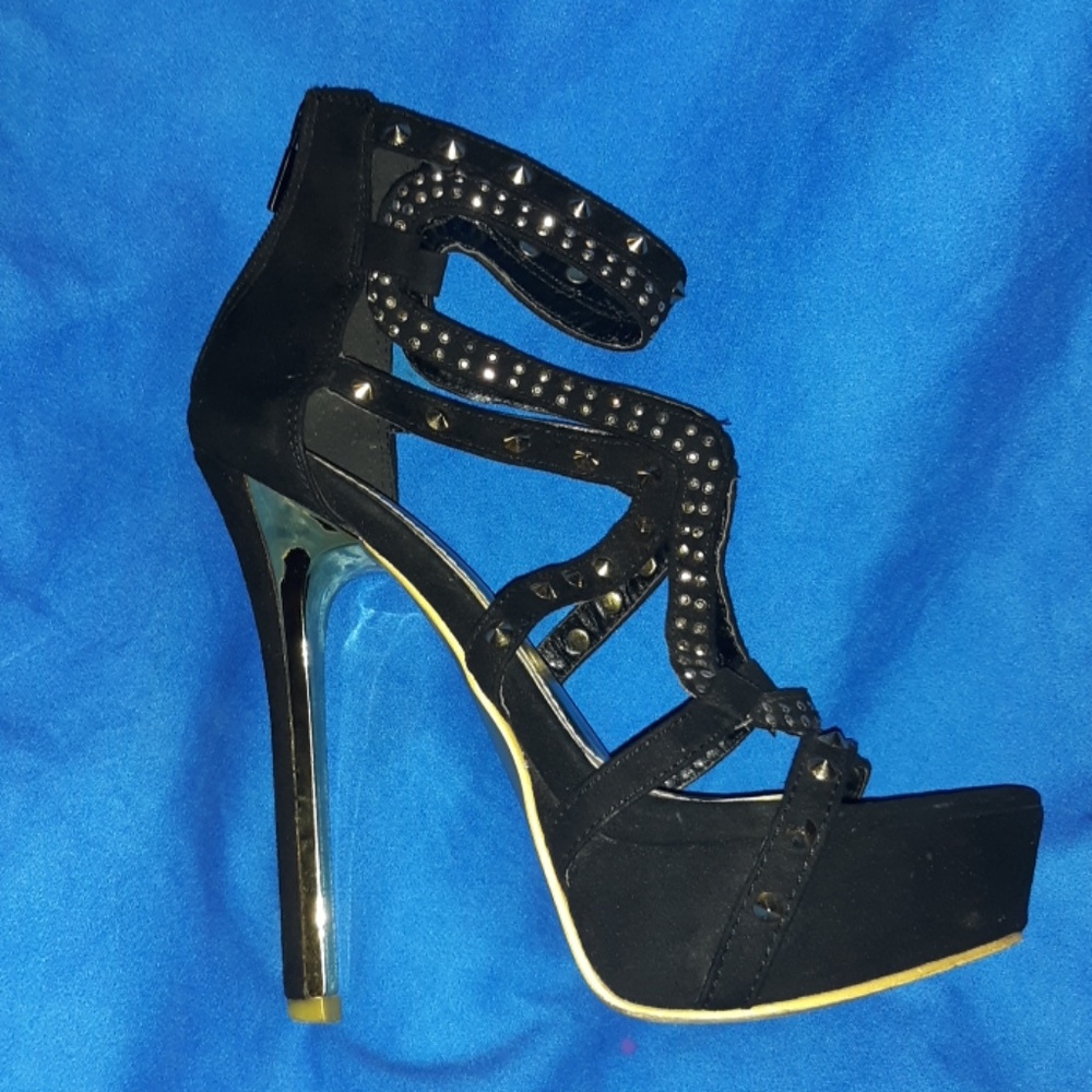 Only worn twice. Good condition.